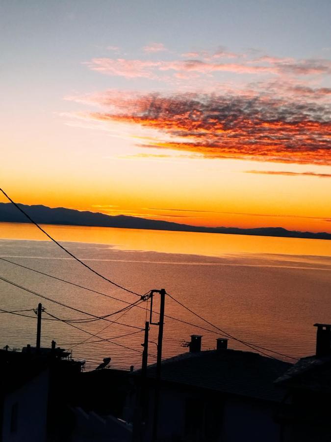 Με Θέα Το Ηλιοβασιλεμα 2 Vila Afissos Exterior foto